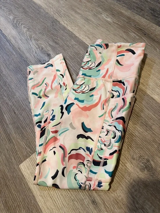 Athleta Pink Multi Floral Active cropped Leggings - Picture 2 of 3